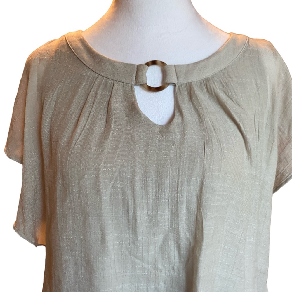 APT 9 Tan Linen blouse with knit underlayer, Tortoise Ring Keyhole Accent Sz L